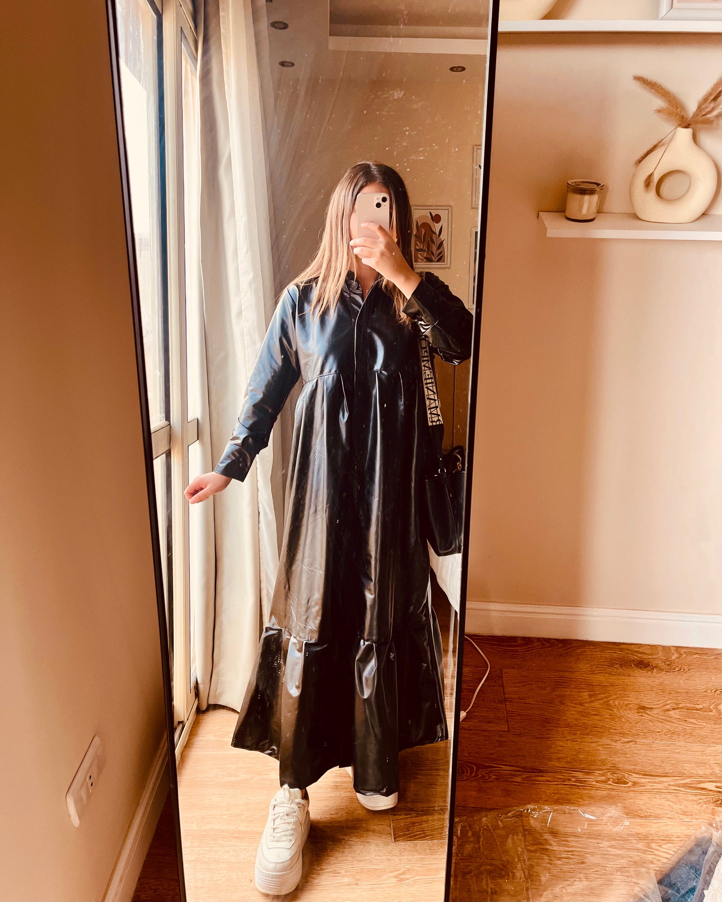 فستان جلد لامع