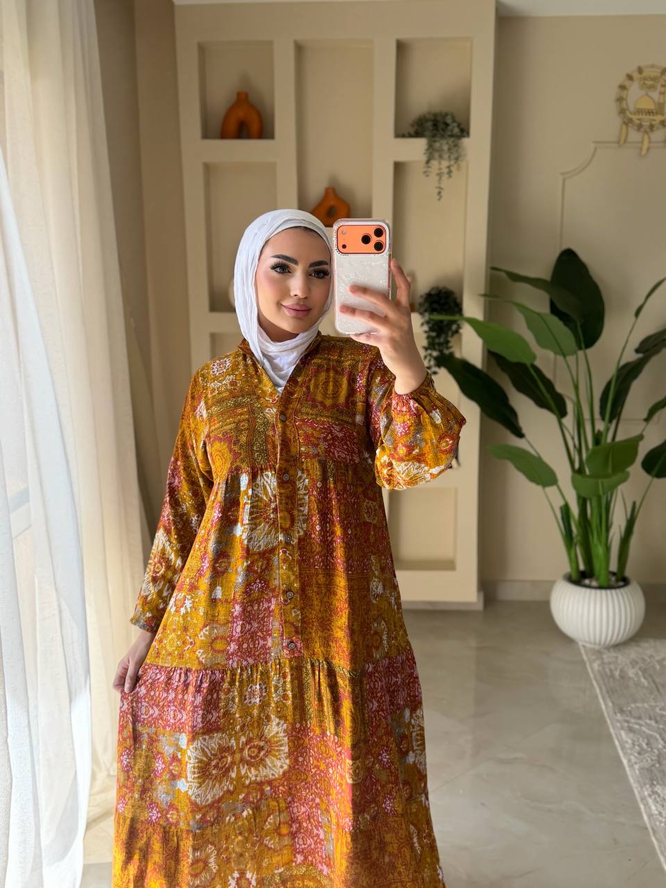 فستان منقوش بطابع عصري أنيق