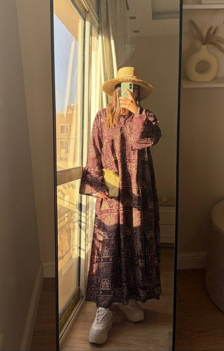يتميز بخامه و بنقوشات فنية مميزة.