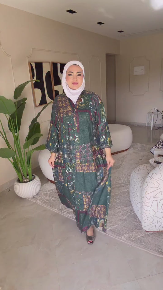 فستان منقوش بطابع عصري أنيق