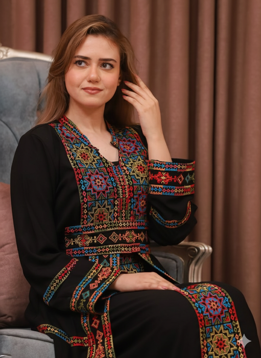 عبايه كريب بحزام متطرز