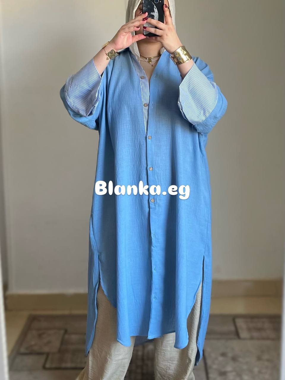 إطلالة كاجوال بلمسات تصميم فريدة.