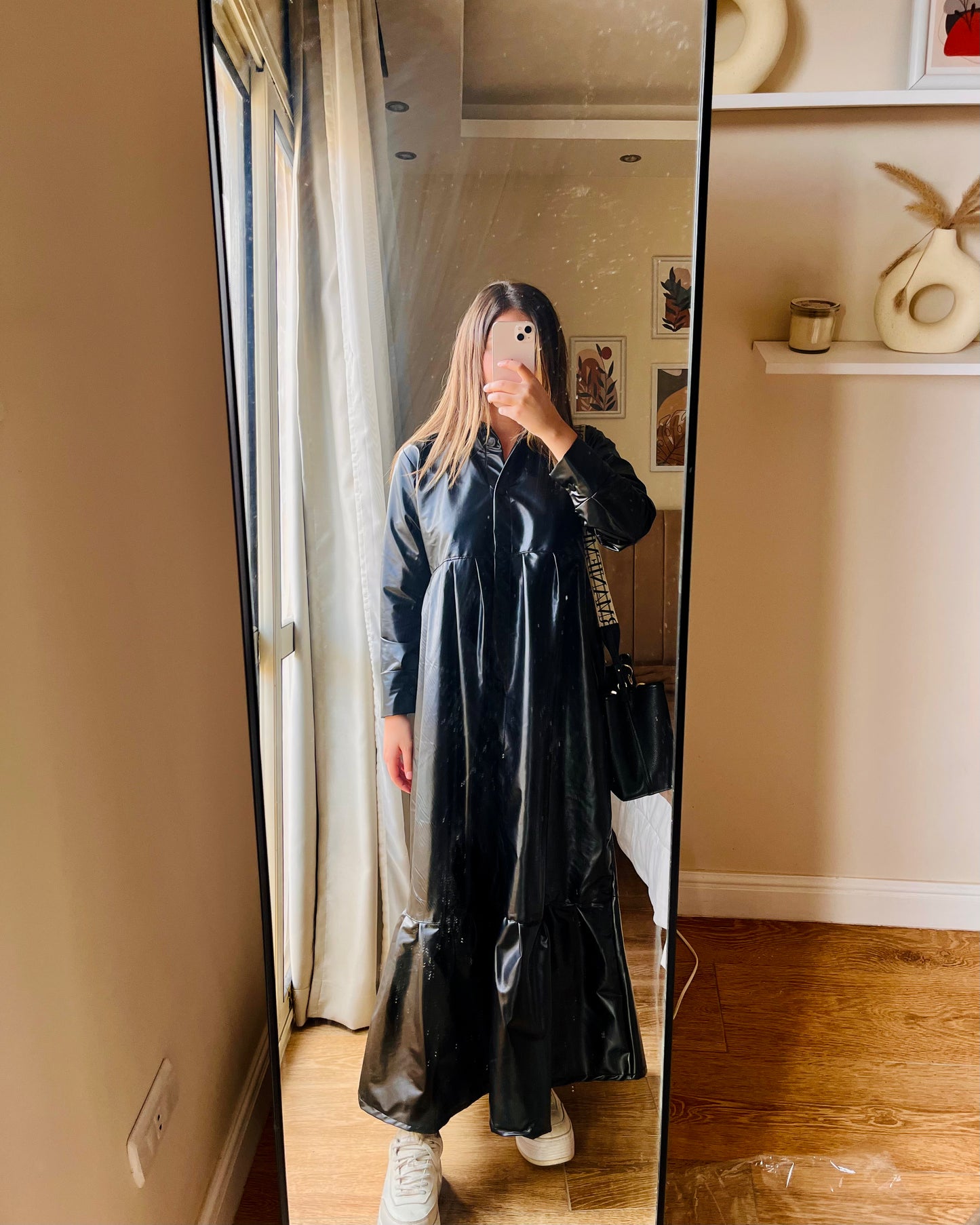 فستان جلد لامع