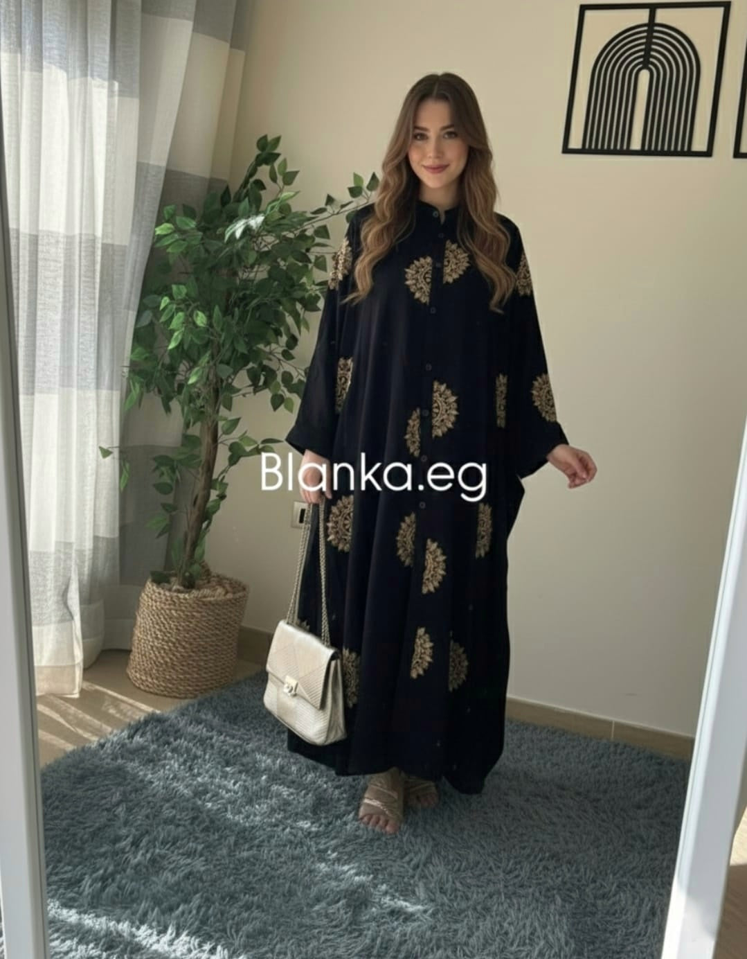 موديل كتان ايطالي بزراير  مطرز يدوي