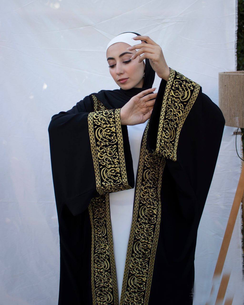 فخامة الكريب بتطريز ذهبي ملكي