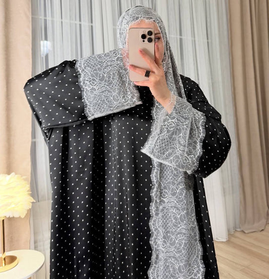 اسدال بفخامة الستان.. وأناقة الدانتيل