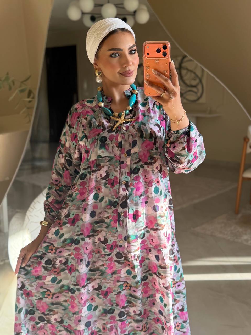 إطلالة صيفية عصرية بتشجيرة مميزه