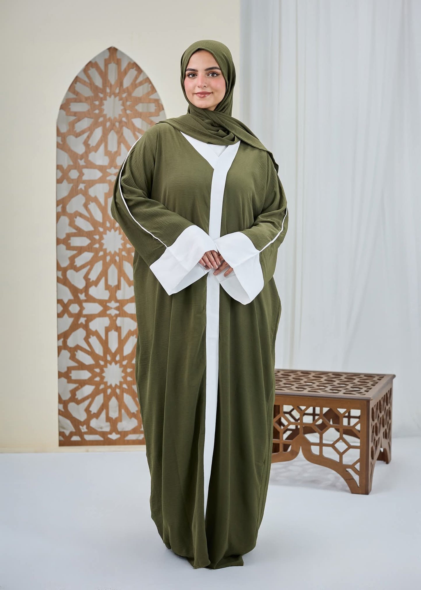 عباية بالطرحه باكمام واسعه