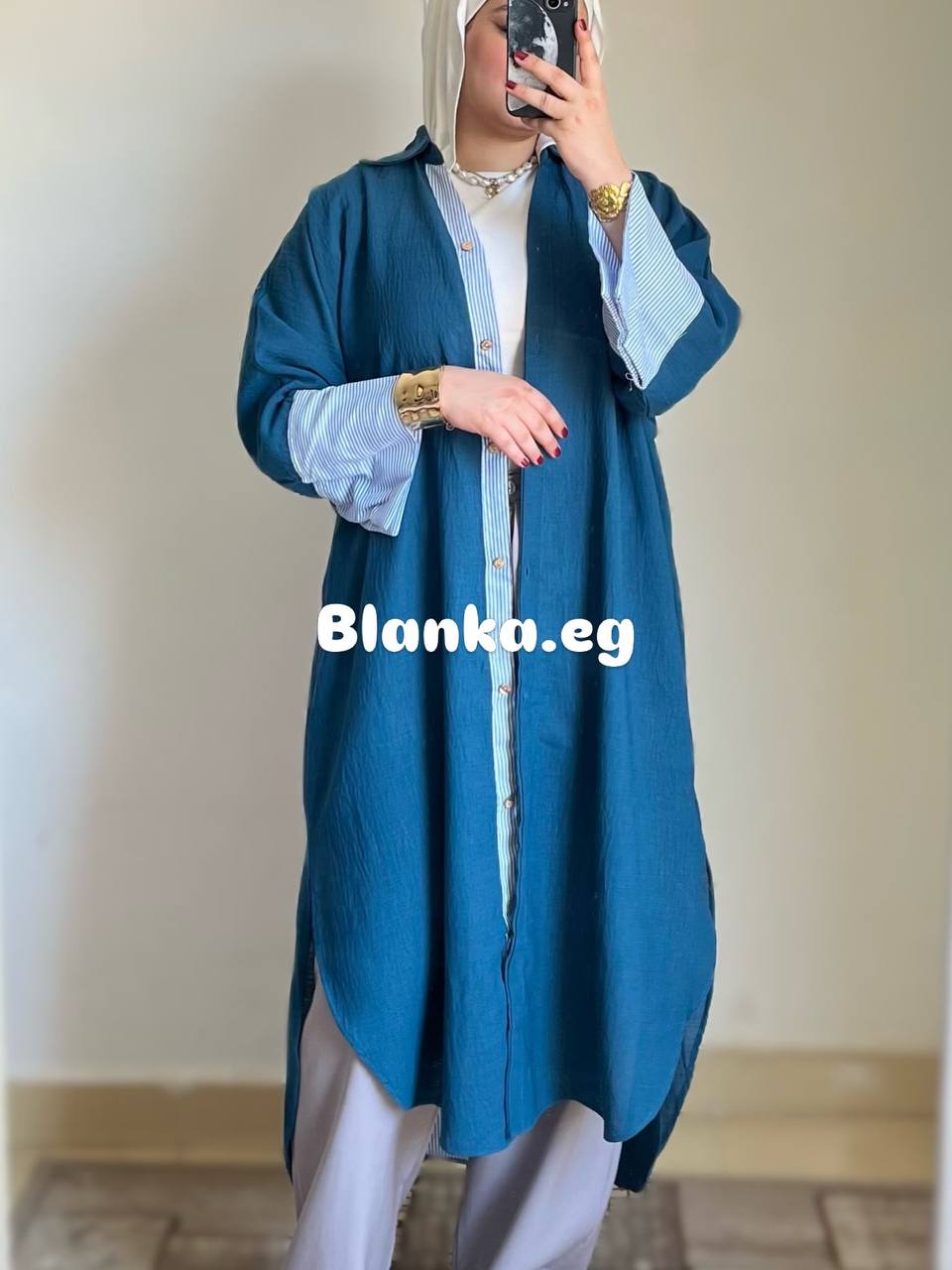 إطلالة كاجوال بلمسات تصميم فريدة.