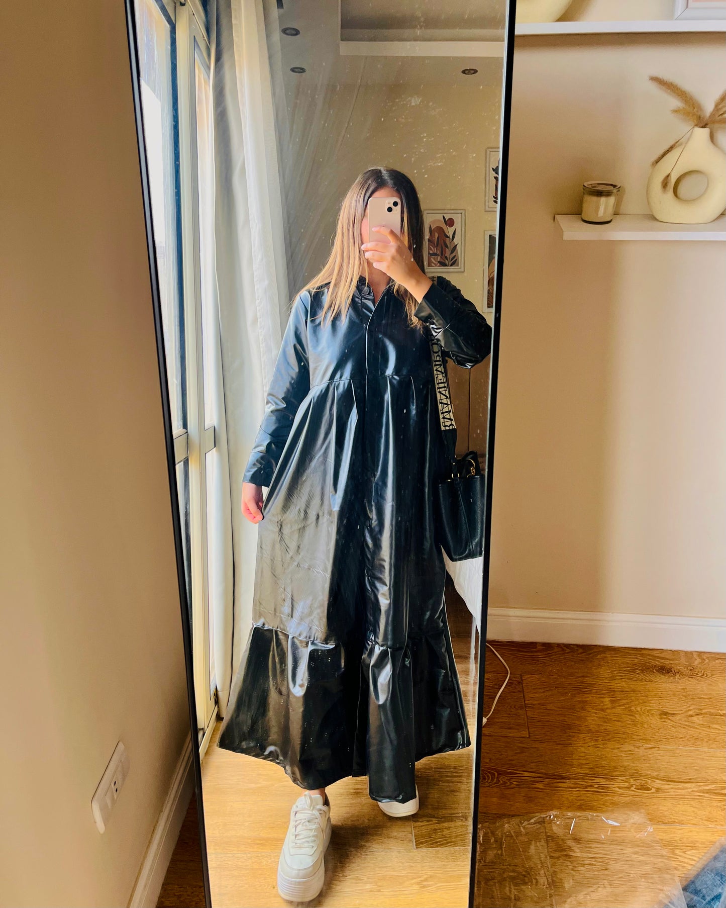 فستان جلد لامع